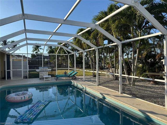 5207 Willow CT, Cape Coral, FL 33904