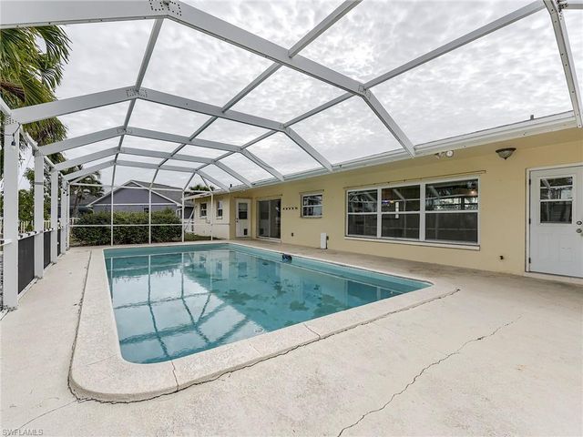 5207 Willow CT, Cape Coral, FL 33904