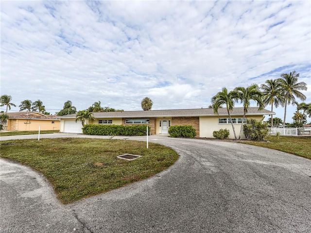 5207 Willow CT, Cape Coral, FL 33904
