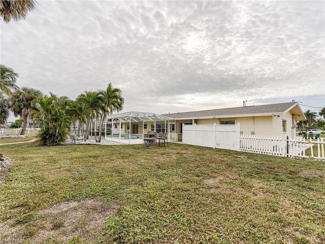 5207 Willow CT, Cape Coral, FL 33904