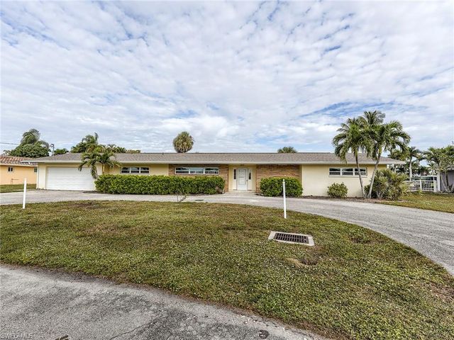 5207 Willow CT, Cape Coral, FL 33904