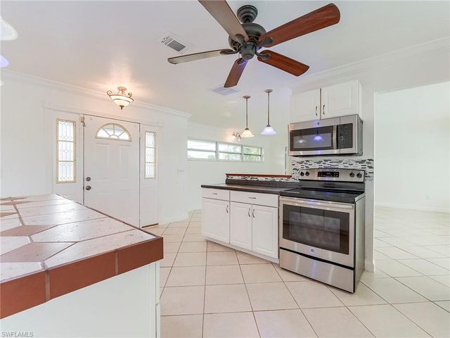 5207 Willow CT, Cape Coral, FL 33904