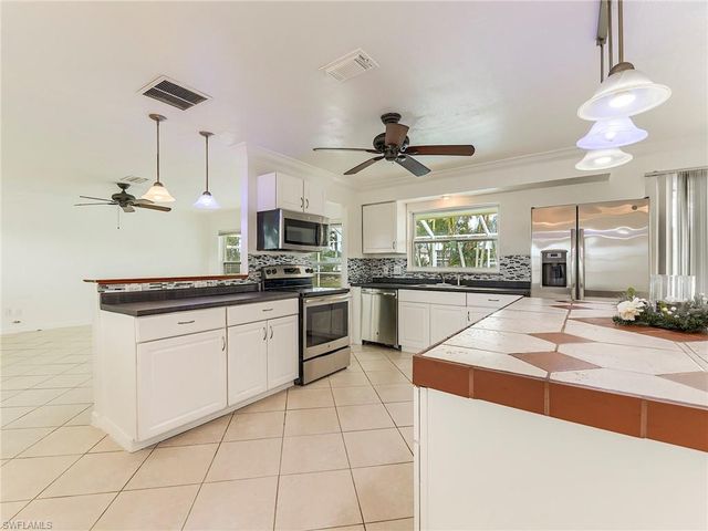 5207 Willow CT, Cape Coral, FL 33904