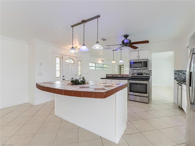 5207 Willow CT, Cape Coral, FL 33904