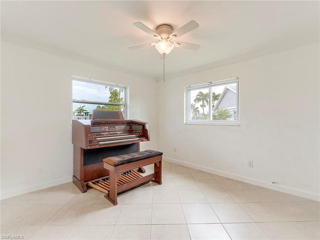 5207 Willow CT, Cape Coral, FL 33904