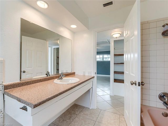 5207 Willow CT, Cape Coral, FL 33904