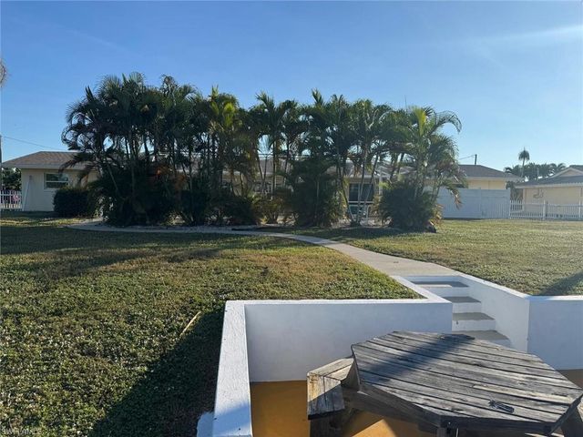 5207 Willow CT, Cape Coral, FL 33904