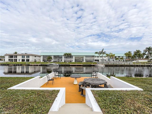 5207 Willow CT, Cape Coral, FL 33904