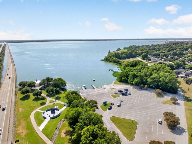 806 Lake Meadows Circle, Rockwall, TX 75087