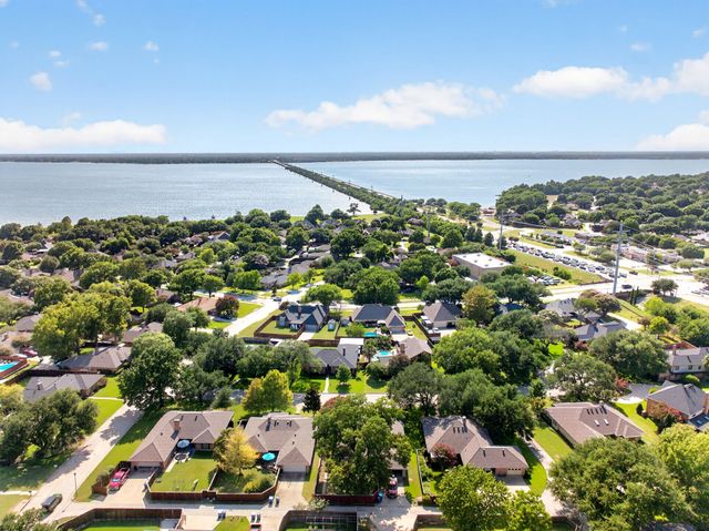 806 Lake Meadows Circle, Rockwall, TX 75087