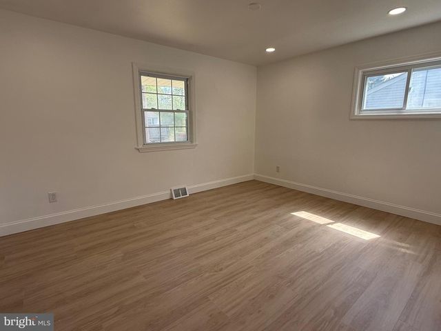 820 BEVERLY DR, Somerdale, NJ 08083