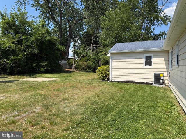 820 BEVERLY DR, Somerdale, NJ 08083