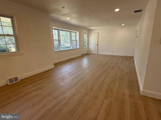 820 BEVERLY DR, Somerdale, NJ 08083