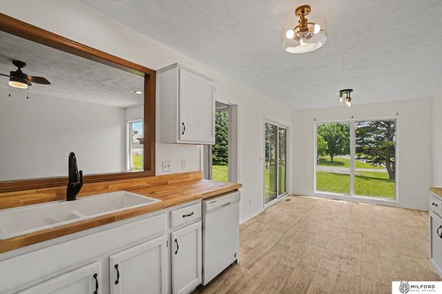 20213 Veterans Drive, Omaha, NE 68022
