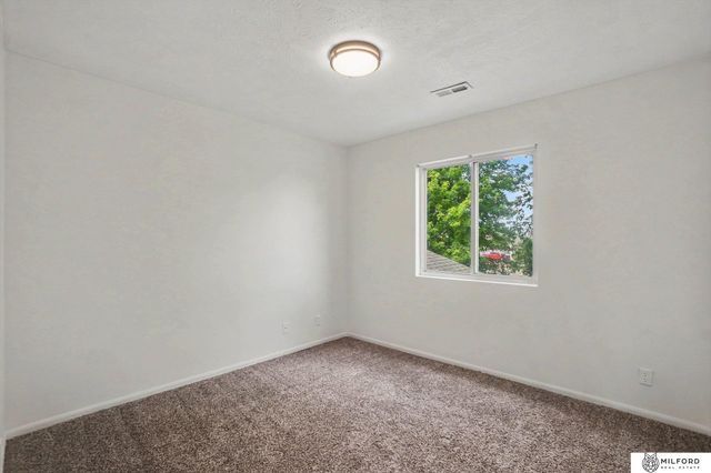 20213 Veterans Drive, Omaha, NE 68022