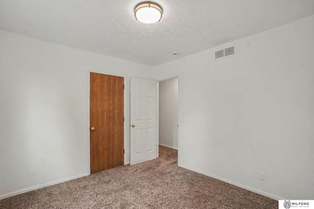 20213 Veterans Drive, Omaha, NE 68022