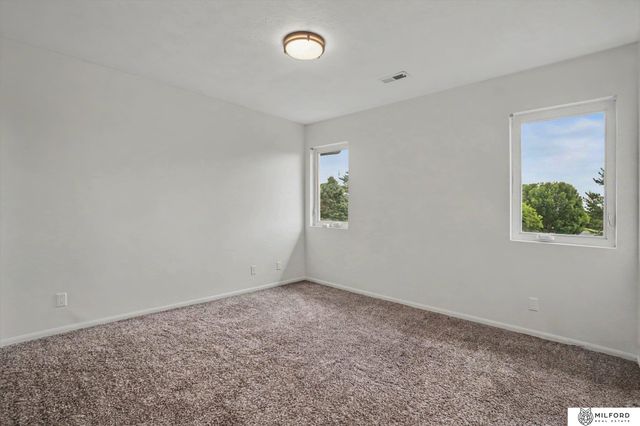 20213 Veterans Drive, Omaha, NE 68022