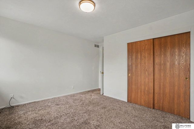20213 Veterans Drive, Omaha, NE 68022