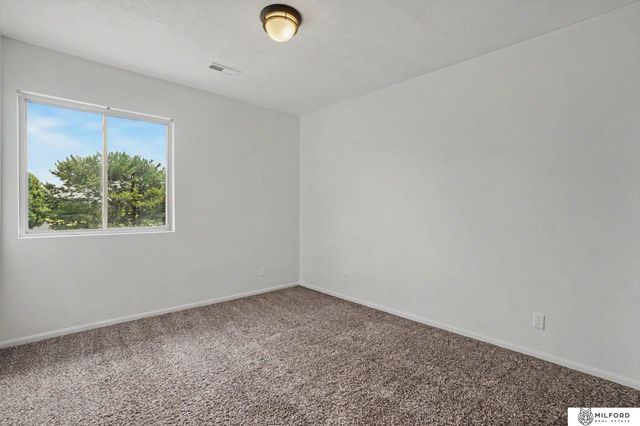 20213 Veterans Drive, Omaha, NE 68022