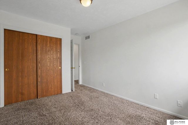 20213 Veterans Drive, Omaha, NE 68022