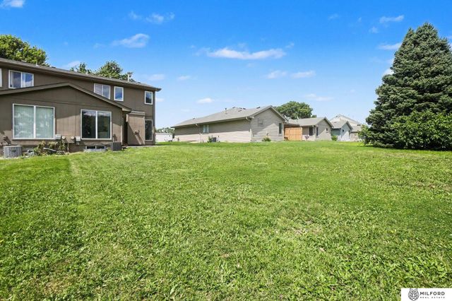 20213 Veterans Drive, Omaha, NE 68022