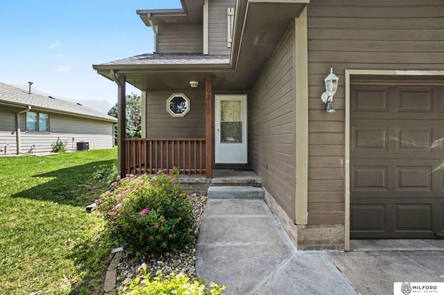 20213 Veterans Drive, Omaha, NE 68022