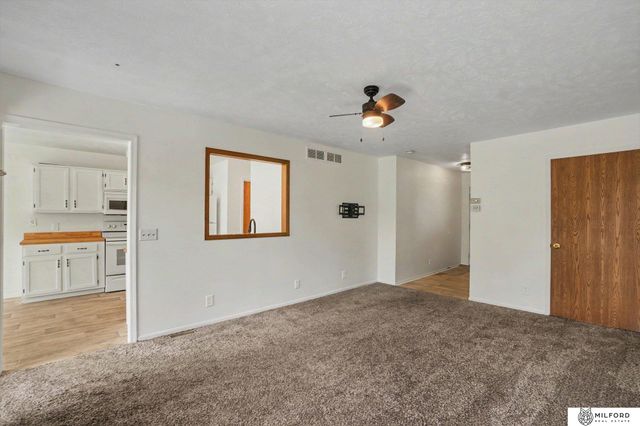 20213 Veterans Drive, Omaha, NE 68022