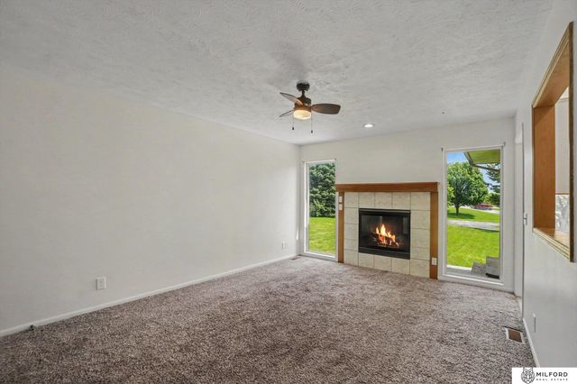 20213 Veterans Drive, Omaha, NE 68022