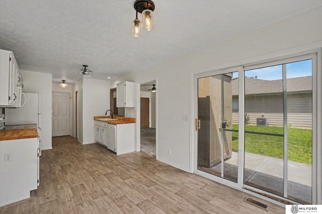 20213 Veterans Drive, Omaha, NE 68022