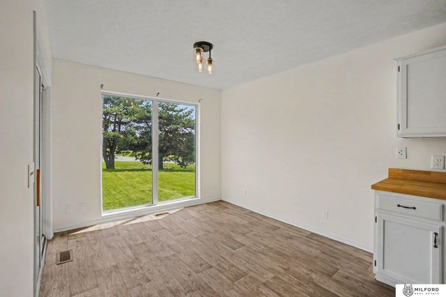 20213 Veterans Drive, Omaha, NE 68022
