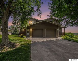 20213 Veterans Drive, Omaha, NE 68022