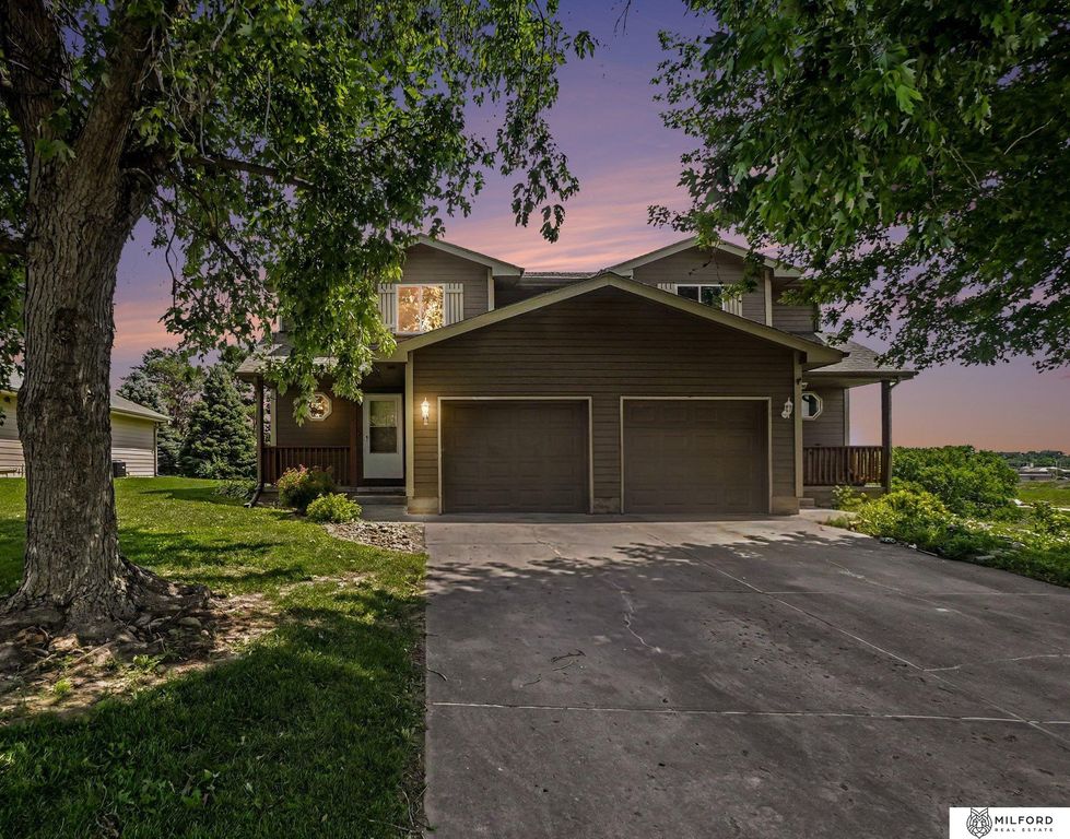 20213 Veterans Drive, Omaha, NE 68022