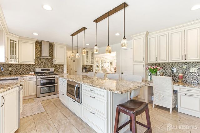 4 Allison Court, Edison, NJ 08820
