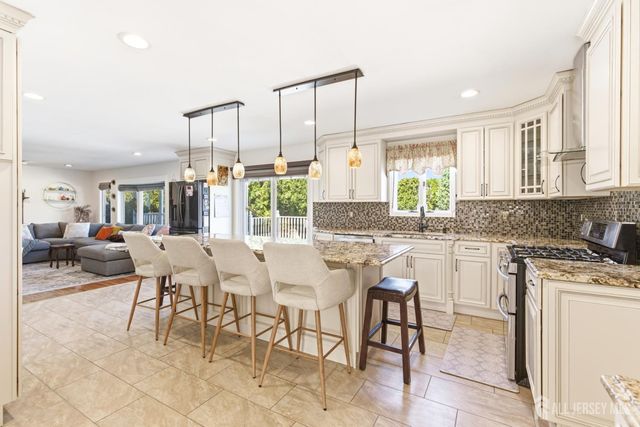 4 Allison Court, Edison, NJ 08820