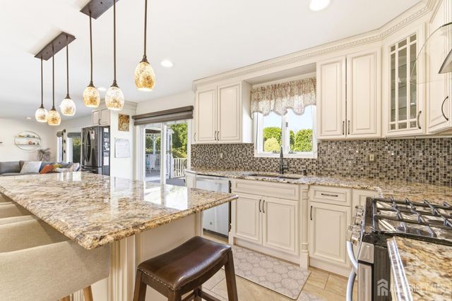 4 Allison Court, Edison, NJ 08820