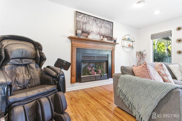 4 Allison Court, Edison, NJ 08820