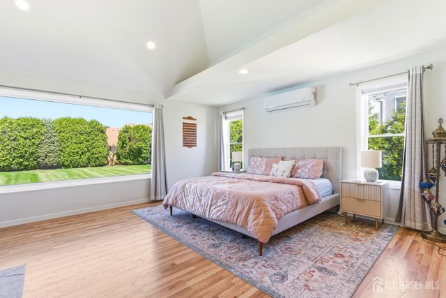 4 Allison Court, Edison, NJ 08820