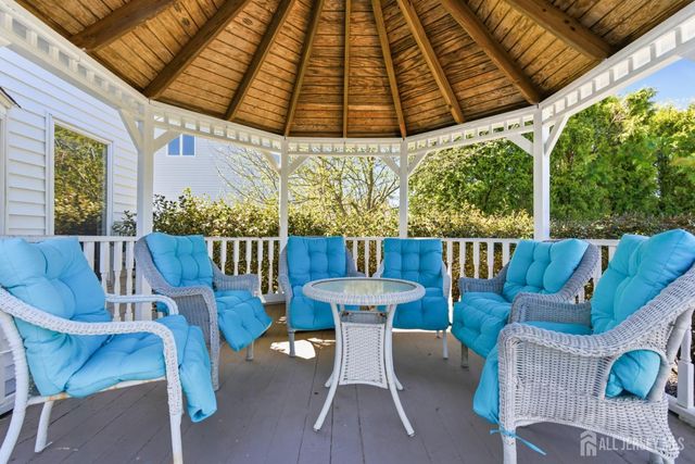 4 Allison Court, Edison, NJ 08820