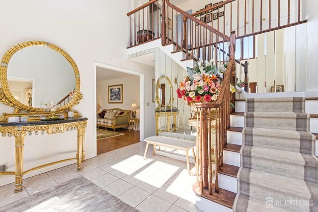 4 Allison Court, Edison, NJ 08820