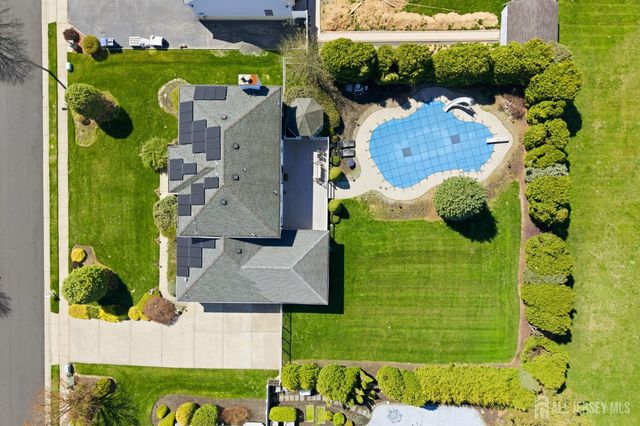 4 Allison Court, Edison, NJ 08820