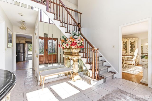 4 Allison Court, Edison, NJ 08820