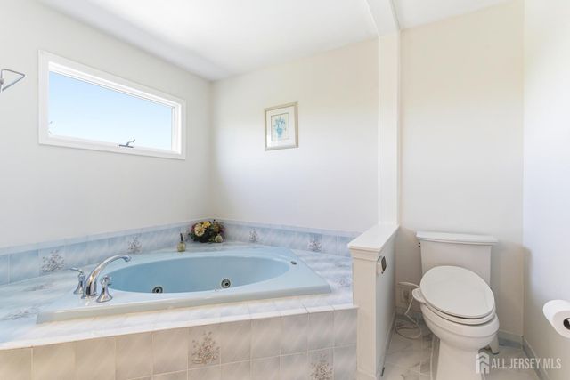 4 Allison Court, Edison, NJ 08820