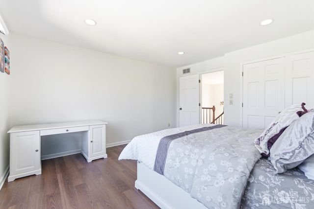 4 Allison Court, Edison, NJ 08820