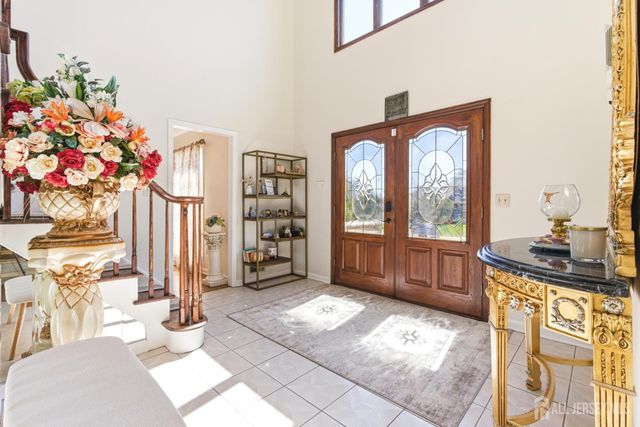 4 Allison Court, Edison, NJ 08820