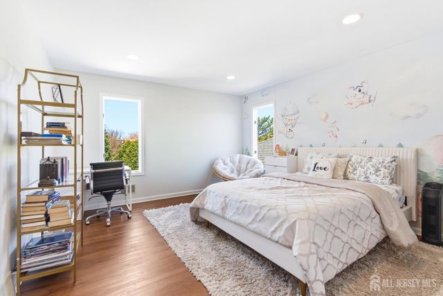 4 Allison Court, Edison, NJ 08820