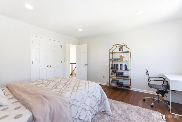 4 Allison Court, Edison, NJ 08820