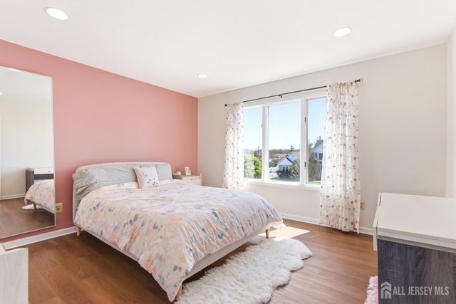 4 Allison Court, Edison, NJ 08820