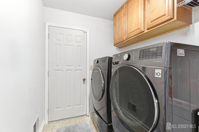 4 Allison Court, Edison, NJ 08820