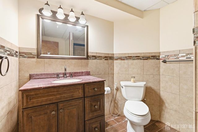 4 Allison Court, Edison, NJ 08820