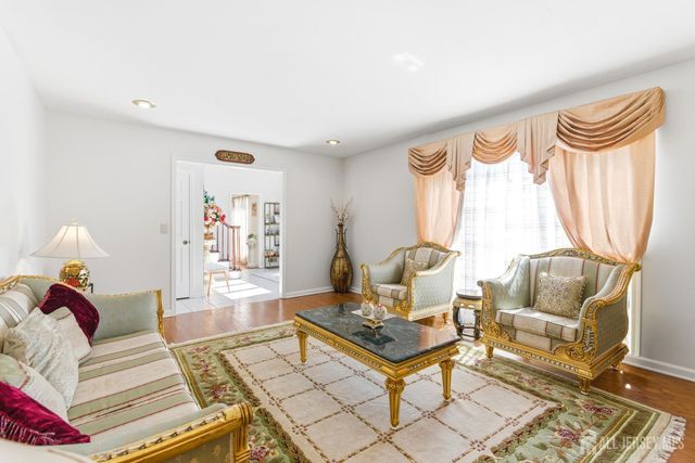 4 Allison Court, Edison, NJ 08820